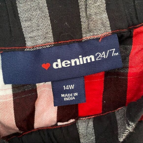 Denim 24/7 Women’s Off Shoulder Buffalo Plaid 3/4 Sleeve Top - Picture 3 of 5